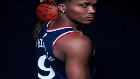 哈登17+8再创佳绩，雷霆轻松击败快船；小卡25+10出色发挥，亚历山大29投仅7中书写传奇